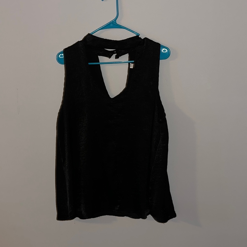 Deep V cut top
